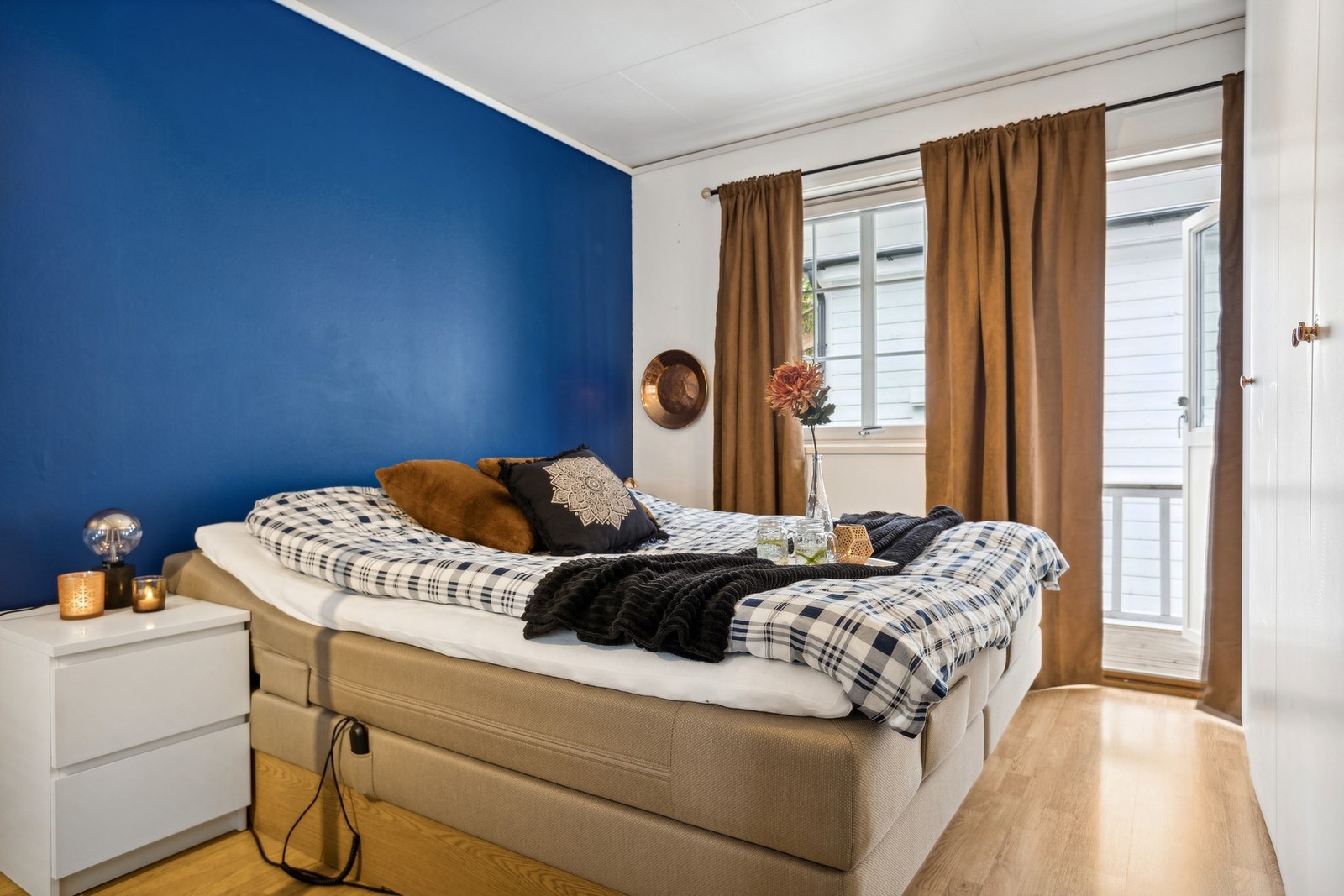 Hovedsoverommet er på 11, 8 kvm. og ligger i hovedetasjen Galleribilde