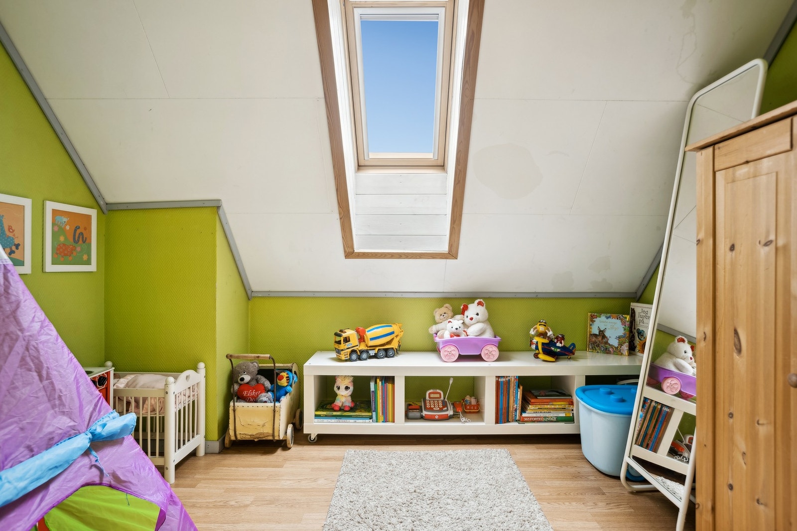 Bod/lekerom på loftet Galleribilde
