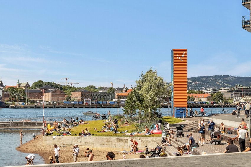 Sørenga med populære badeplasser ligger en kort spasertur unna leiligheten Galleribilde