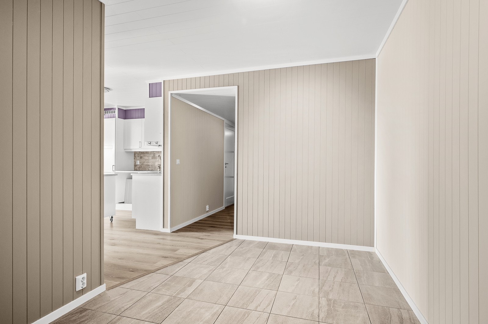 Romslig entré i boligen Galleribilde