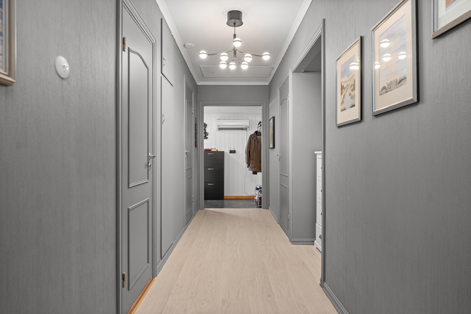 Gang med adkomst til kryploft. Galleribilde