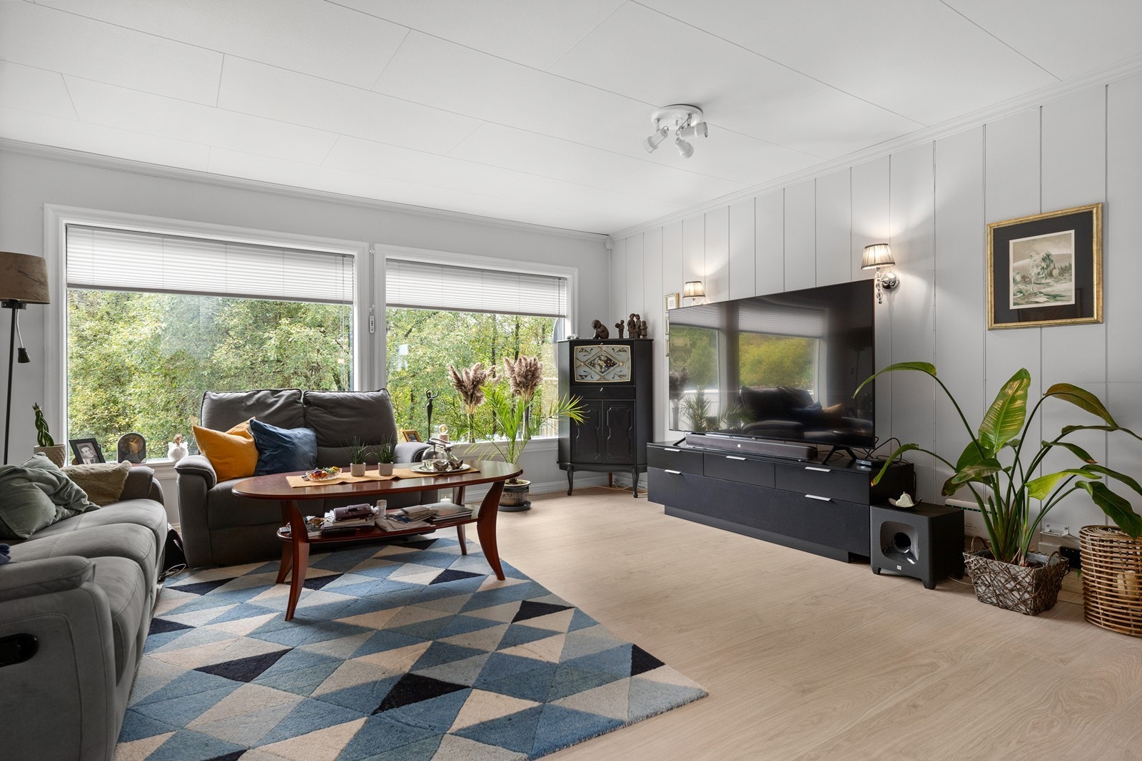 El. styrt solblending på vinduene Galleribilde