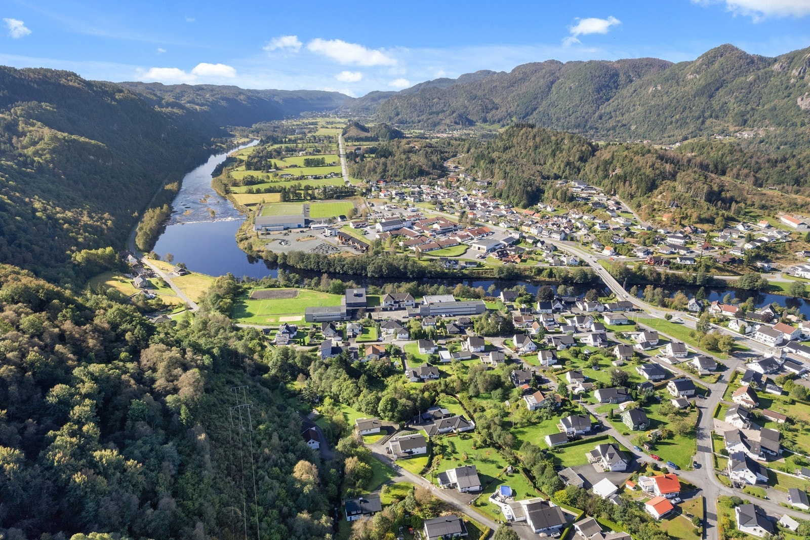 Sentral beliggenhet med kort avstand til sentrumsområdet. Galleribilde