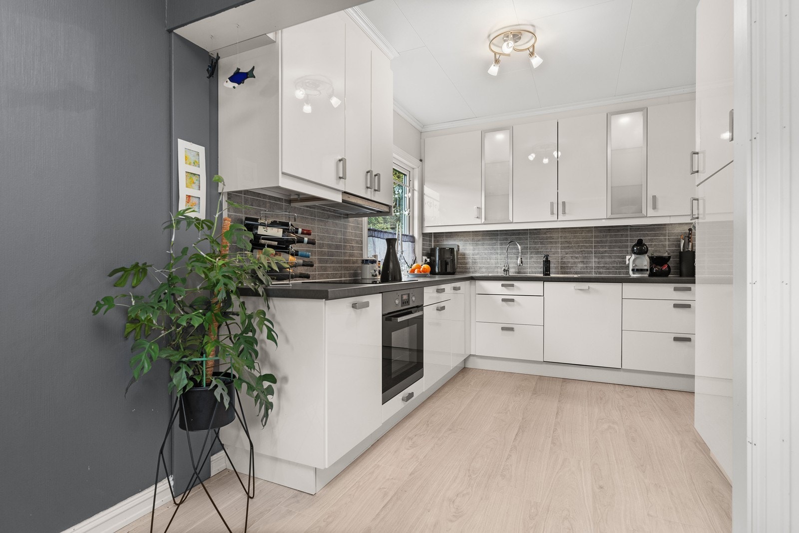 Nyere kjøkkeninnredning. Galleribilde