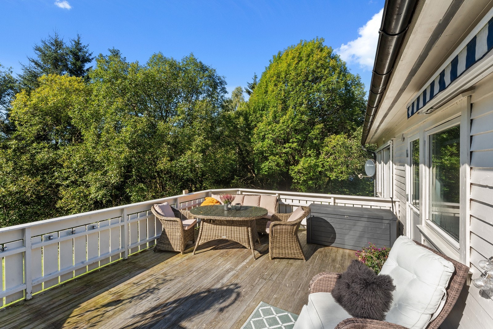 Stor veranda med utgang fra hovedsoverommet. Galleribilde