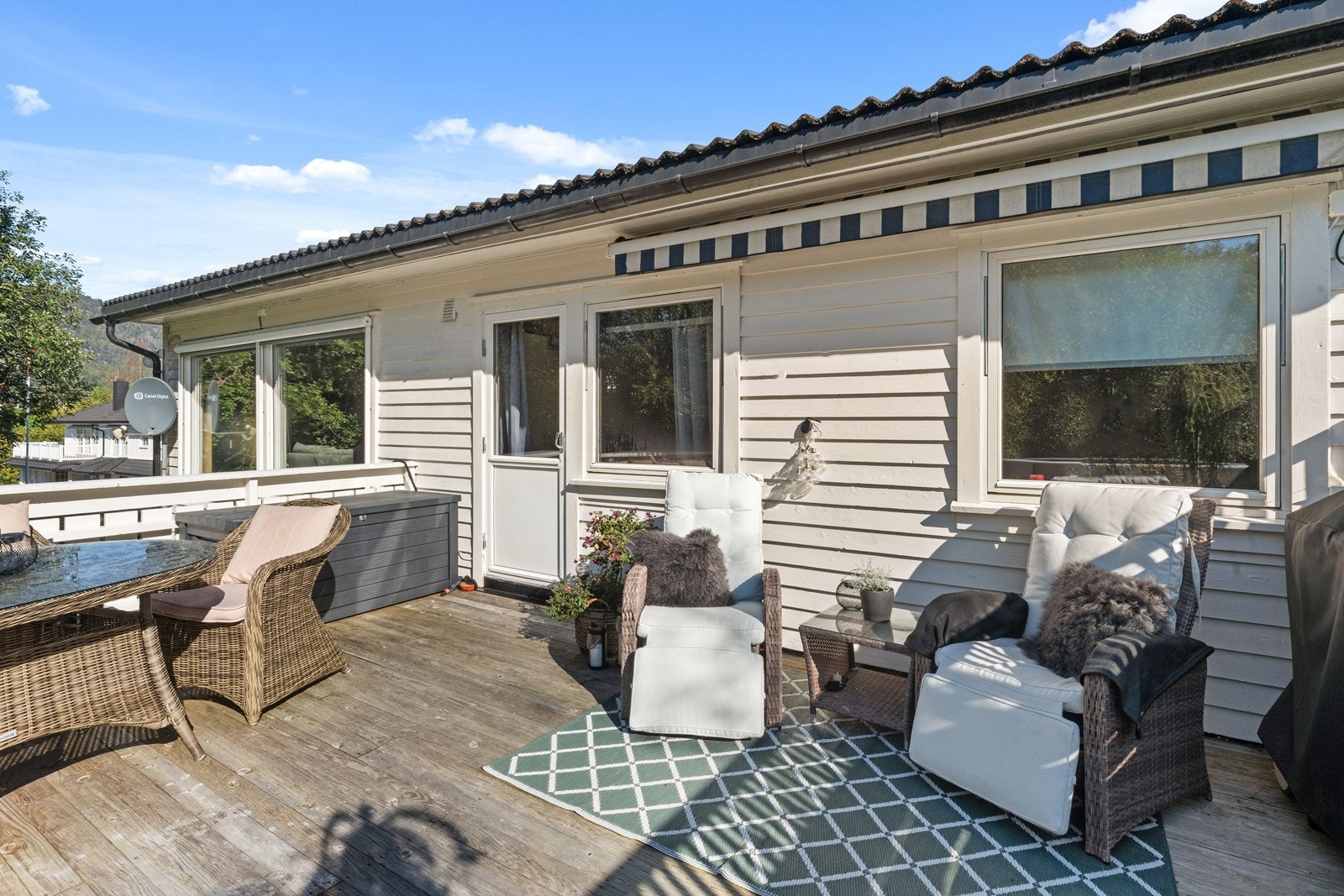 El- styrt markise. Galleribilde