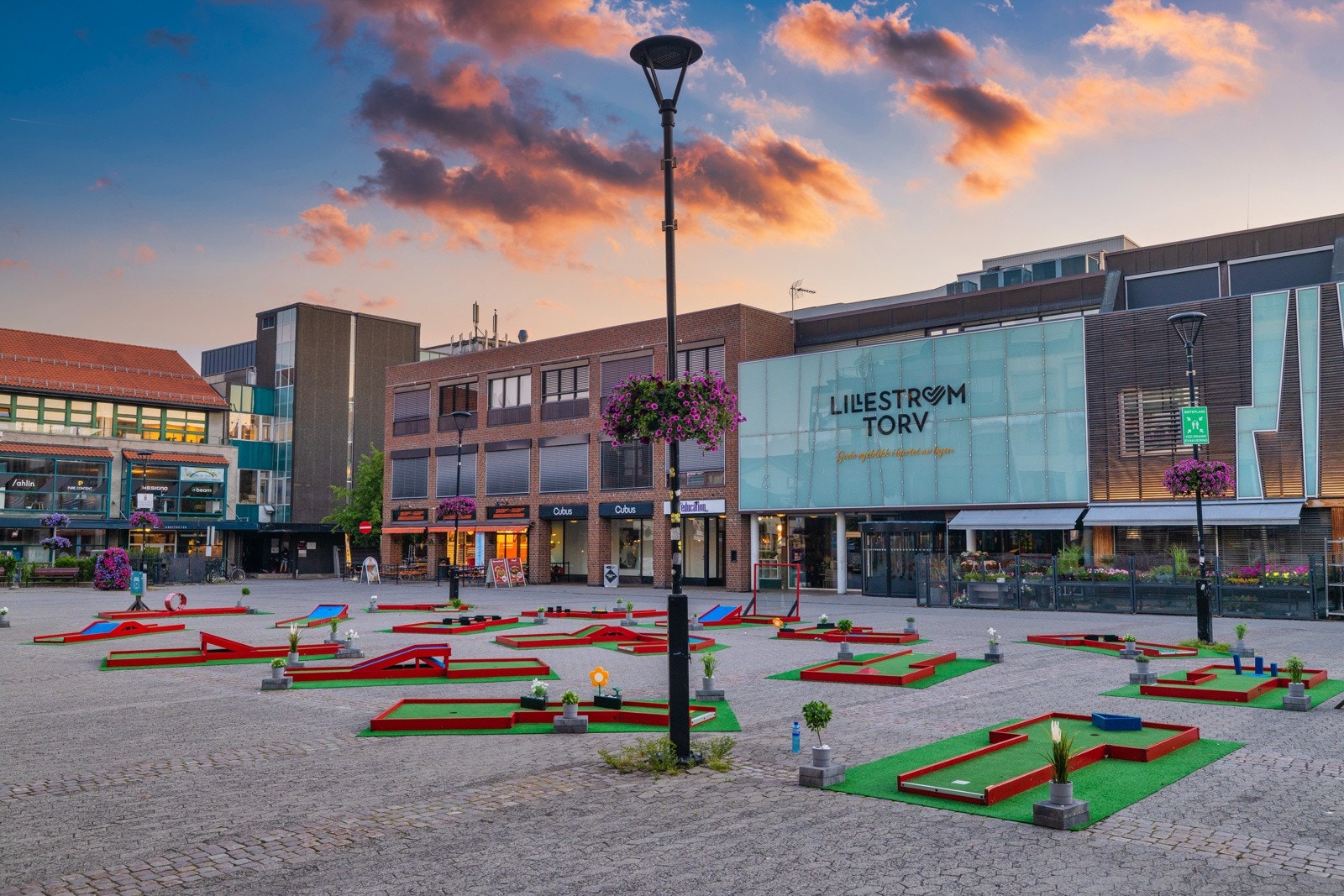 Lillestrøm Torv / senter ligger ca 7 minutter unna med bil. Galleribilde