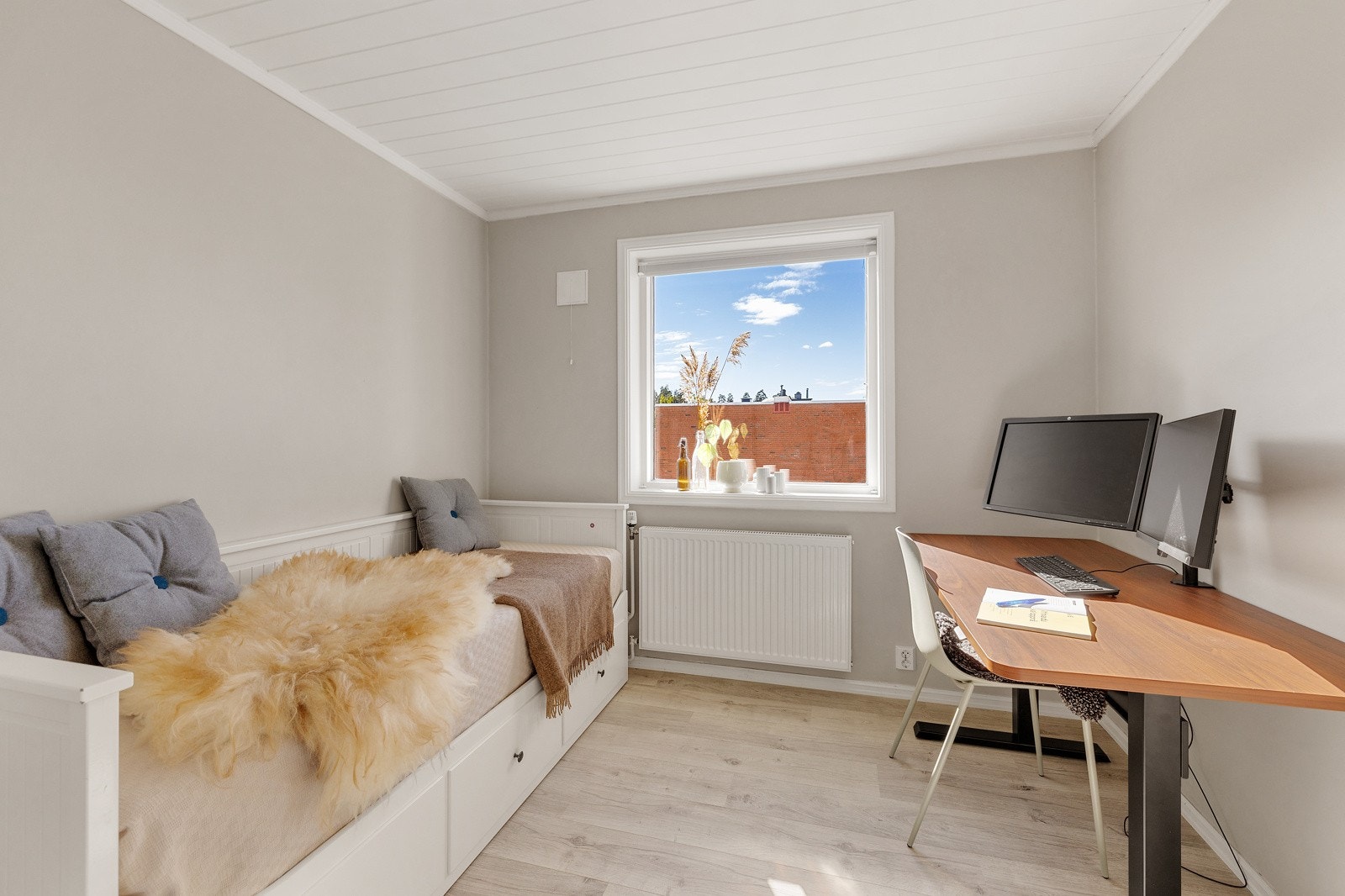 Dette rommet egner seg ypperlig som kontor, barnerom eller kontor - alt etter ønske og behov. Galleribilde