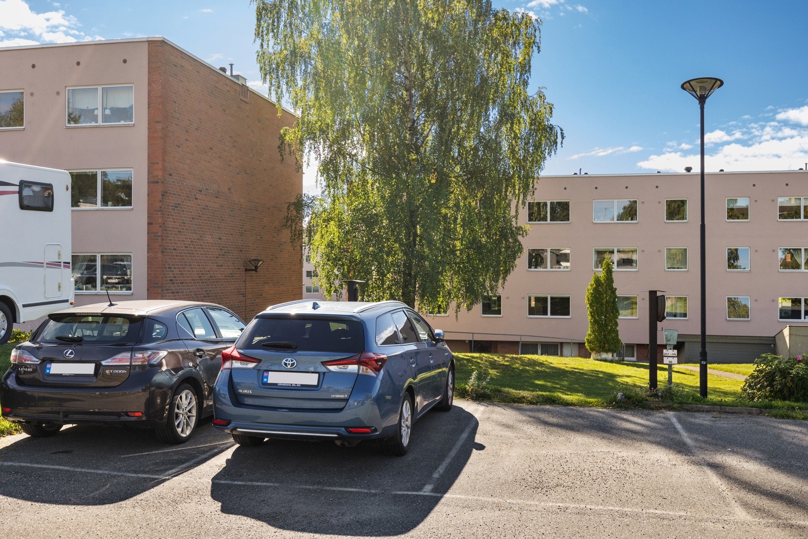 Med leiligheten følger det med en parkeringsplass. Galleribilde