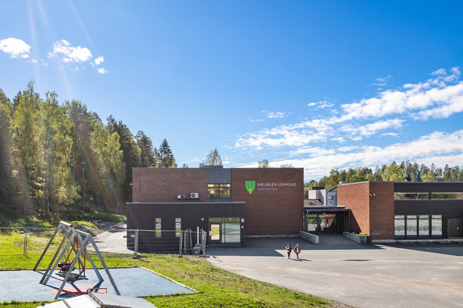 Det er kort vei til barneskole og flere barnehager. Galleribilde