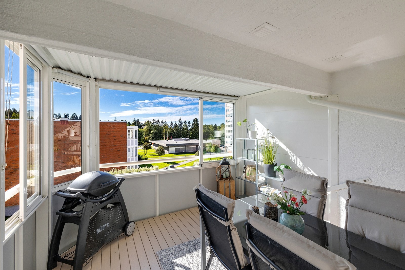 Her er det god plass til sittegruppe, grill og diverse beplantning. Galleribilde
