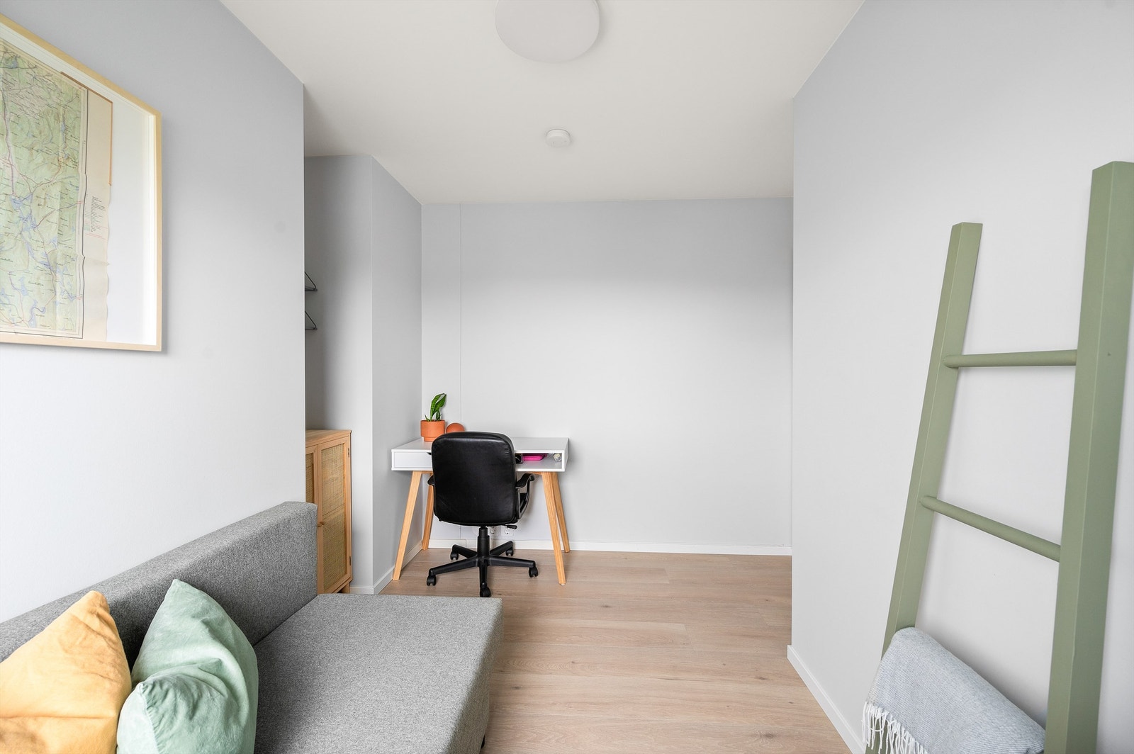 Rommet er naturligvis fleksibelt i bruk og passer perfekt som gjesterom, barnerom eller kontor. Galleribilde