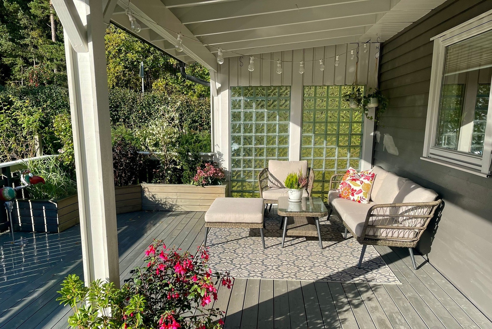 Terrassen i tilknytning til stuen i 1. etasje er fra 2012 og er på ca. 45 kvm. Galleribilde