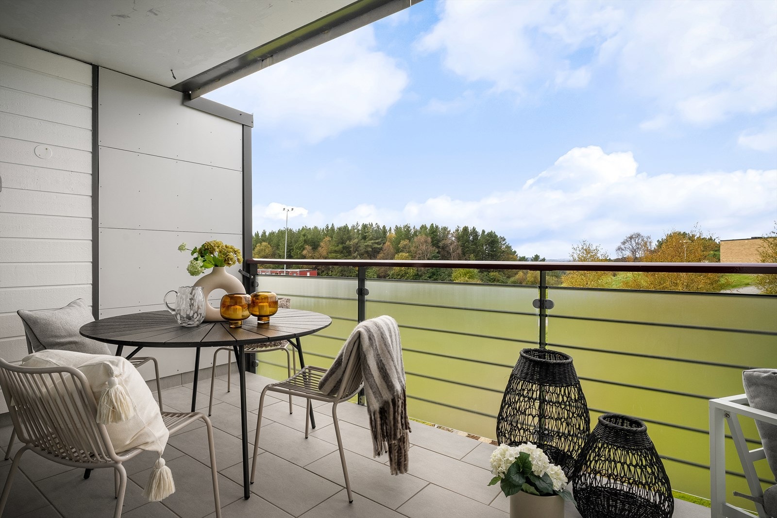 Balkongen er vestvendt med de beste solforholdene! Galleribilde
