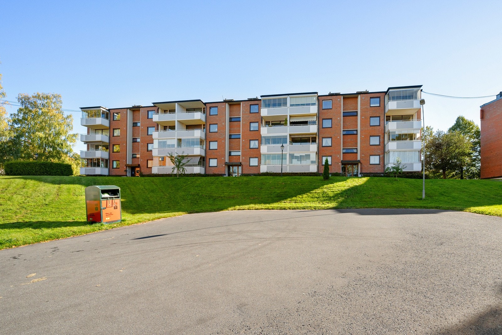 Leiligheten har en god, intern beliggenhet øverst i en blindvei. Galleribilde