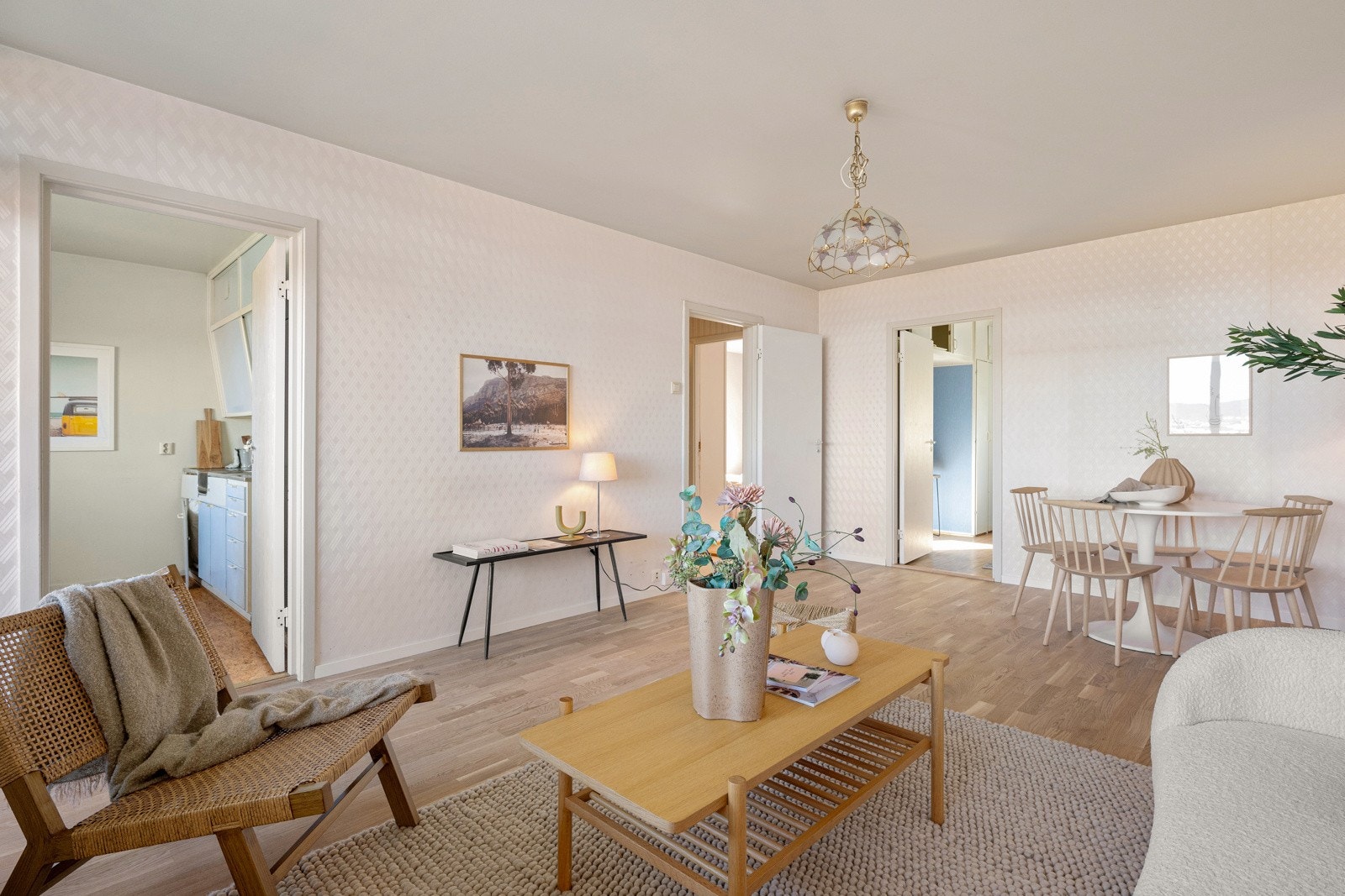 Fra stuen er det adkomst til kjøkkenet. Galleribilde