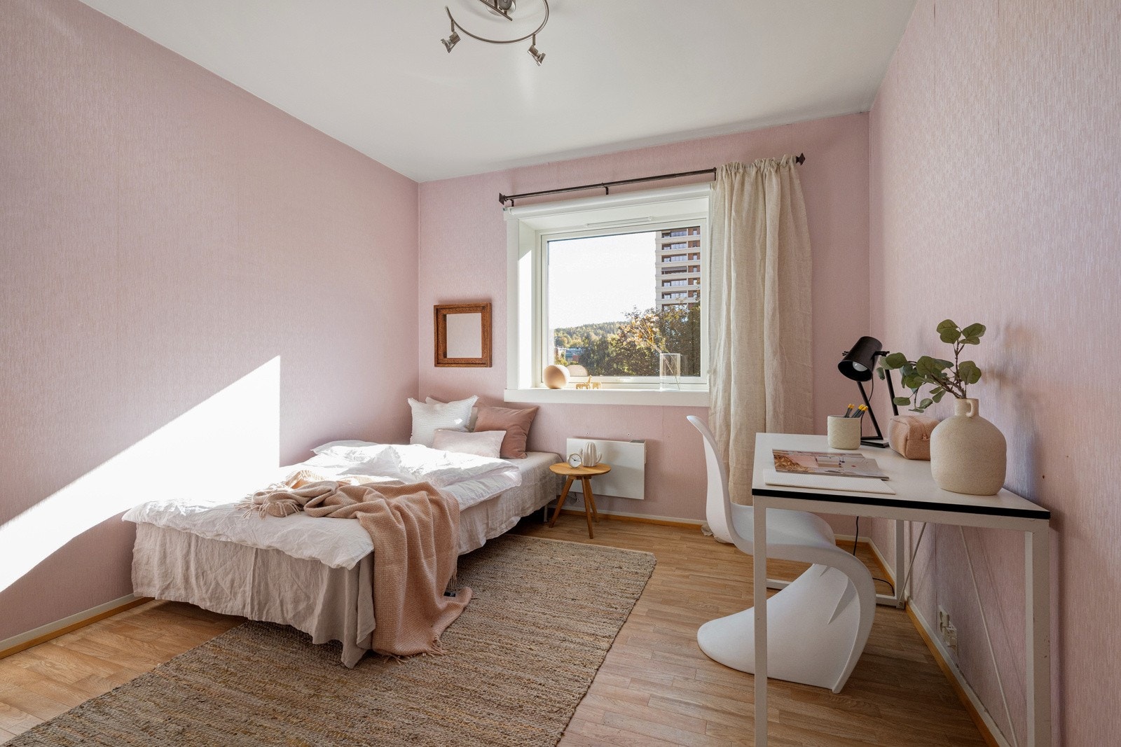 Det andre soverommet er av romslig størrelse og er fleksibelt i bruk. Galleribilde