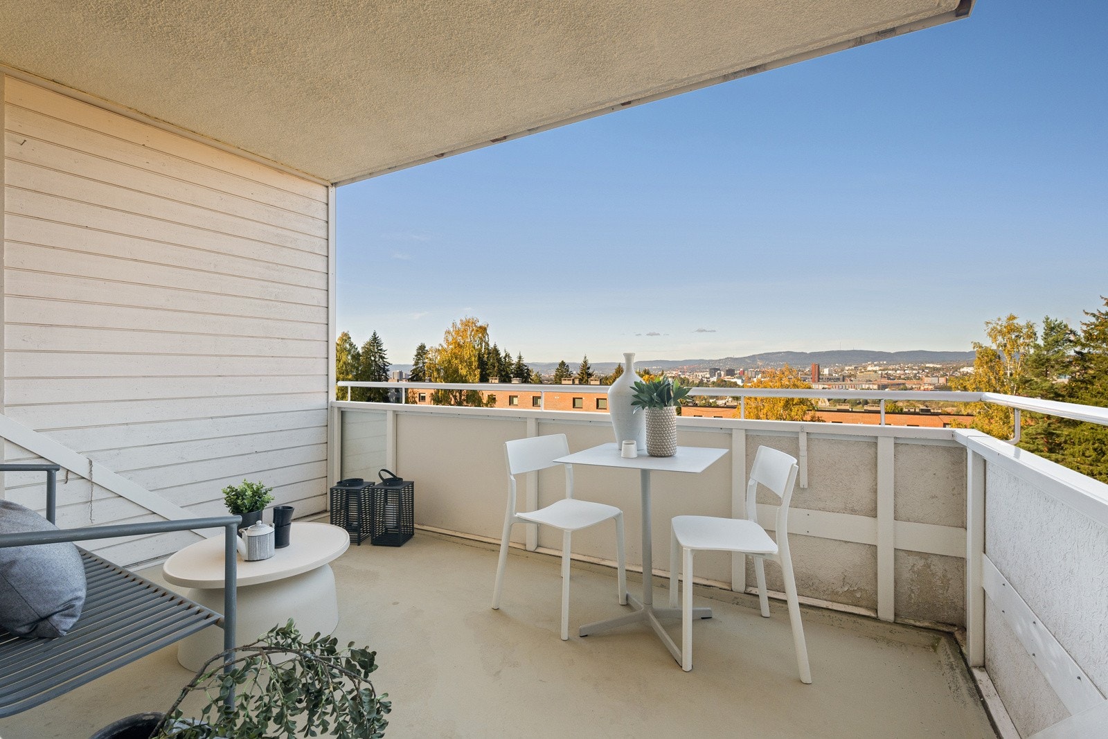 Velkommen til Lavrans vei 17 - en lys og gjennomgående 3-roms beliggende på høydedrag. Galleribilde