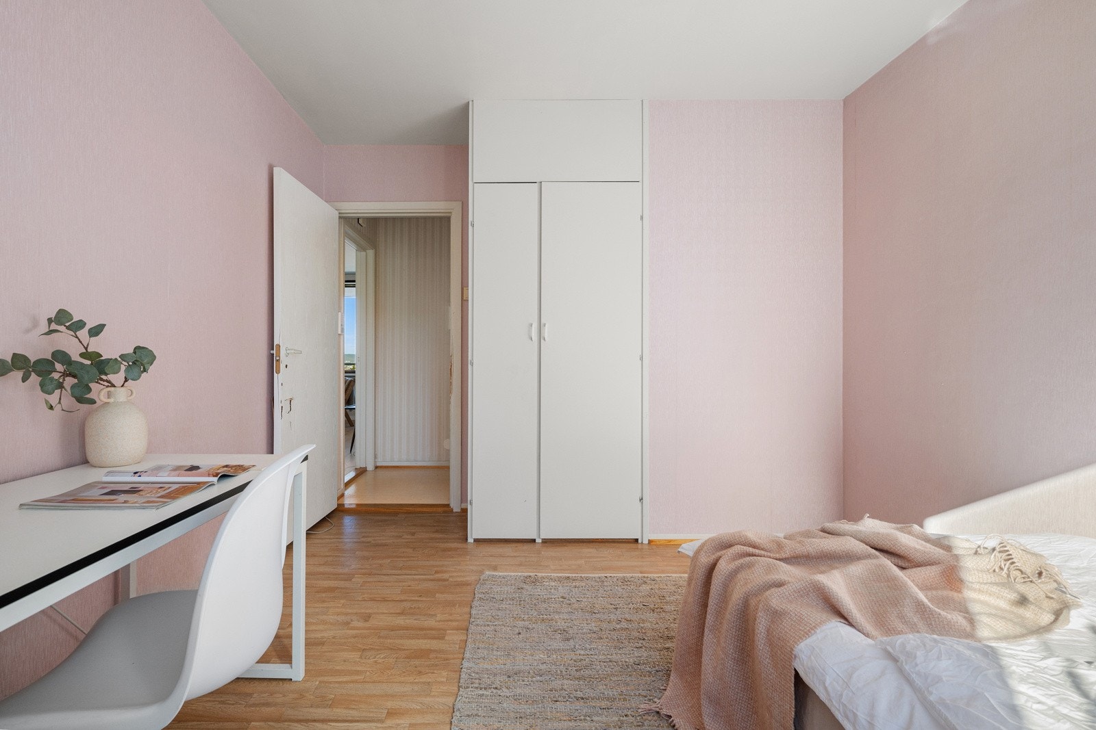 God plass til større garderobeskap. Galleribilde