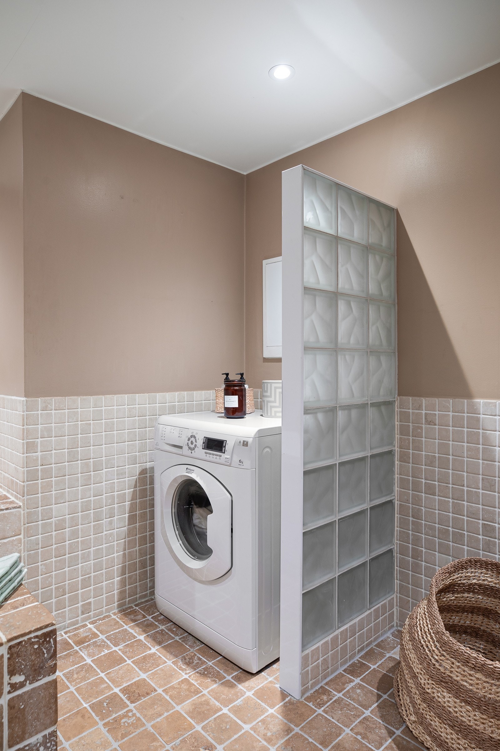 Opplegg for vaskemaskin på bad Galleribilde