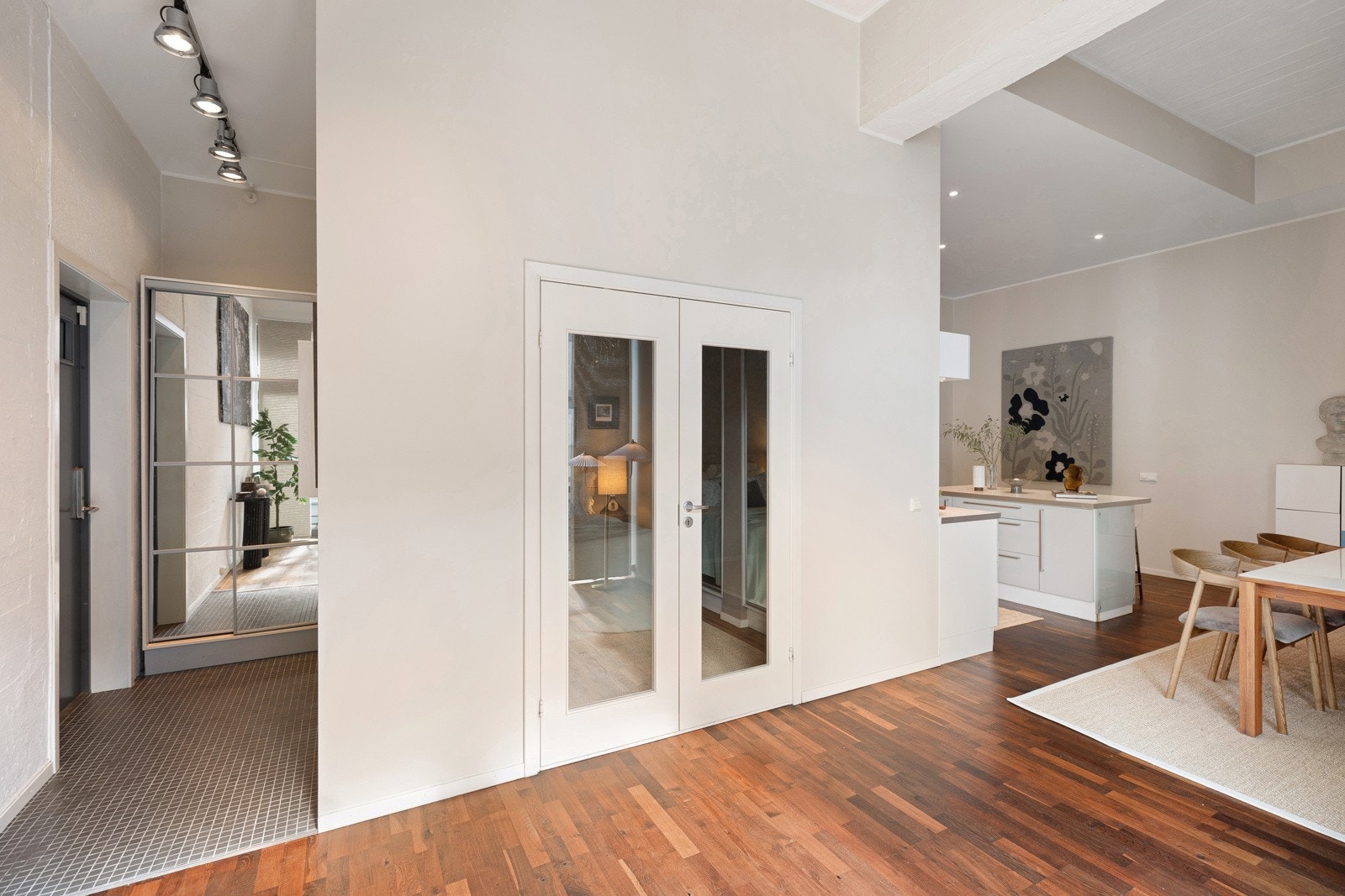 Dørene kan enkelt åpnes opp helt for å få inn frisk luft, eller lukkes for en optimal nattesøvn Galleribilde