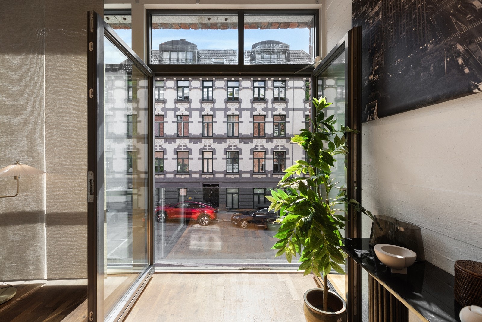 Brannbalkongen sørger for at du kan nyte frisk luft direkte fra din egen stue Galleribilde