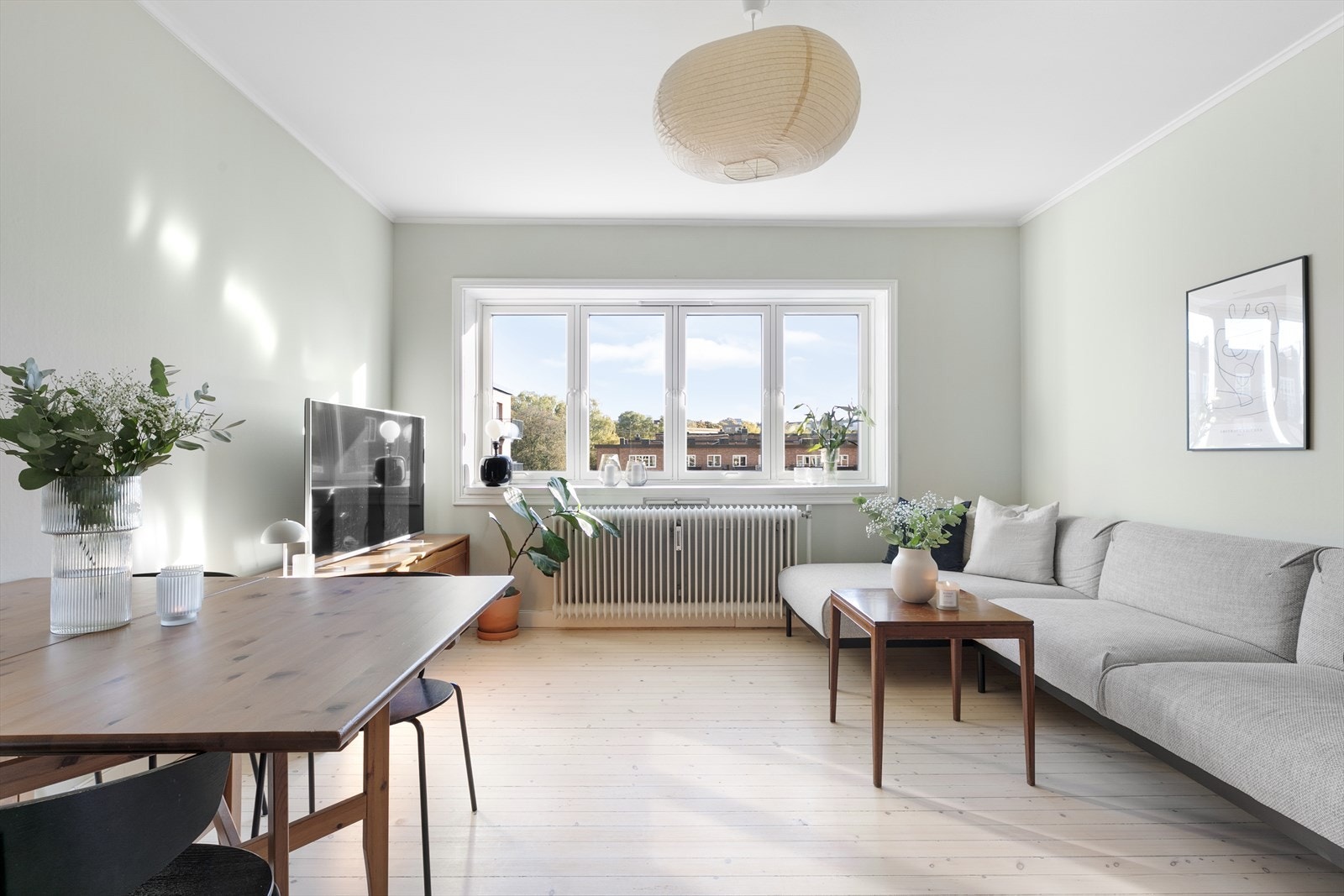 Stuerommet er romslig med god plass til sofagruppe, bord og TV-benk. Galleribilde