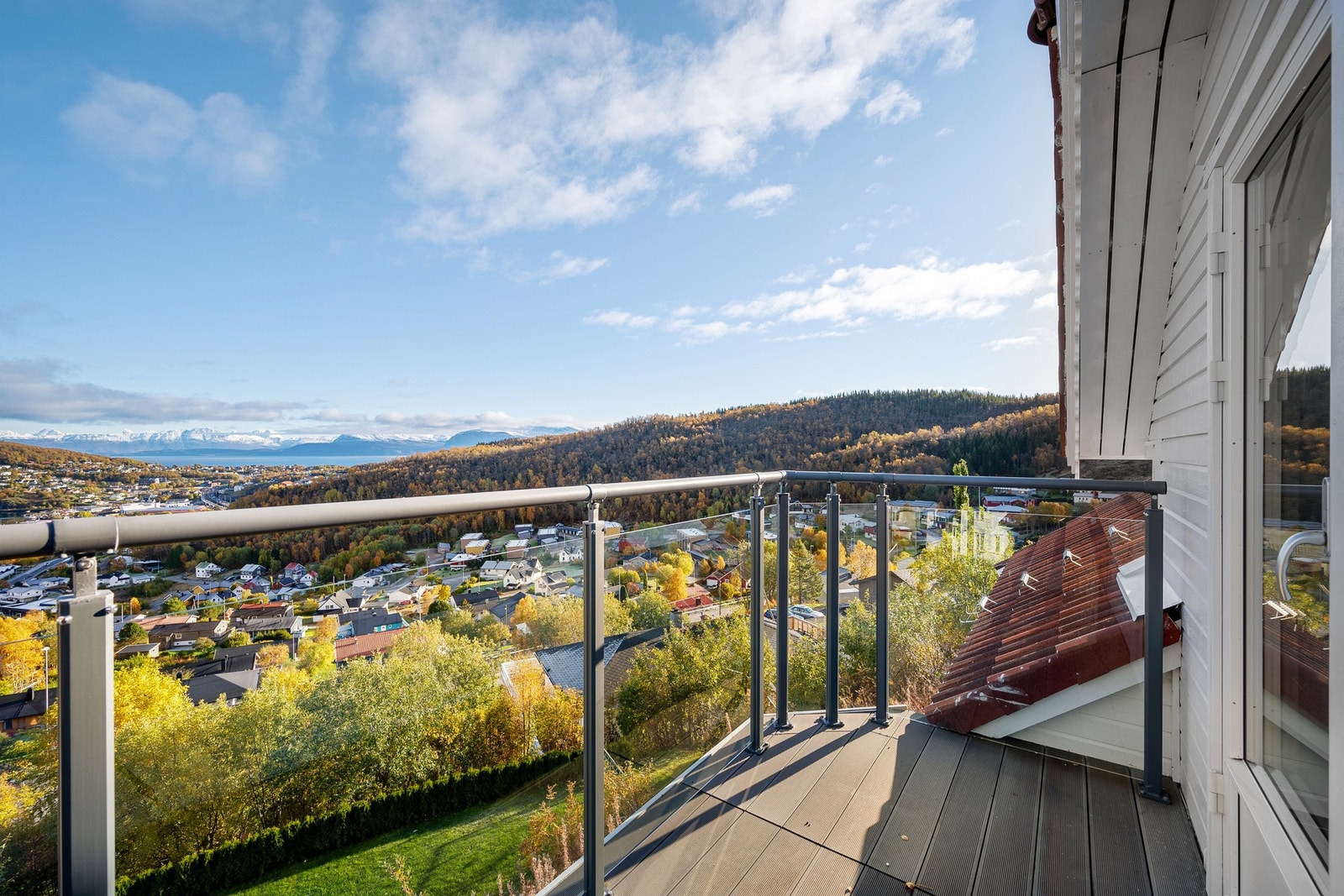 Balkong i 2. etasje med nydelige utsiktsforhold Galleribilde