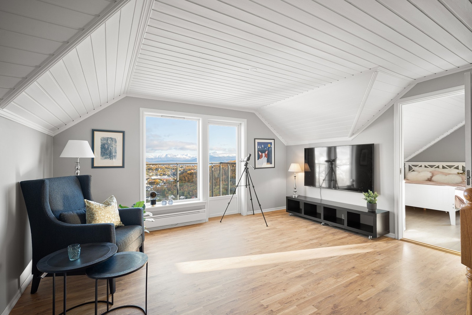 Praktisk med en ekstra tv-stue for barnefamilier Galleribilde