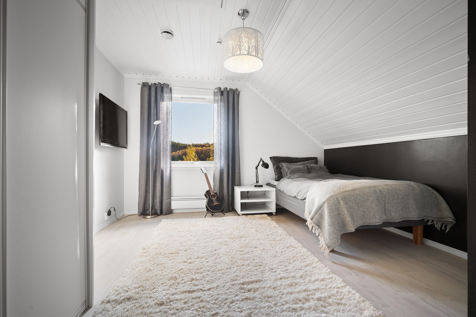 Soverom nr 3 - skyvedørsgarderobe her også Galleribilde