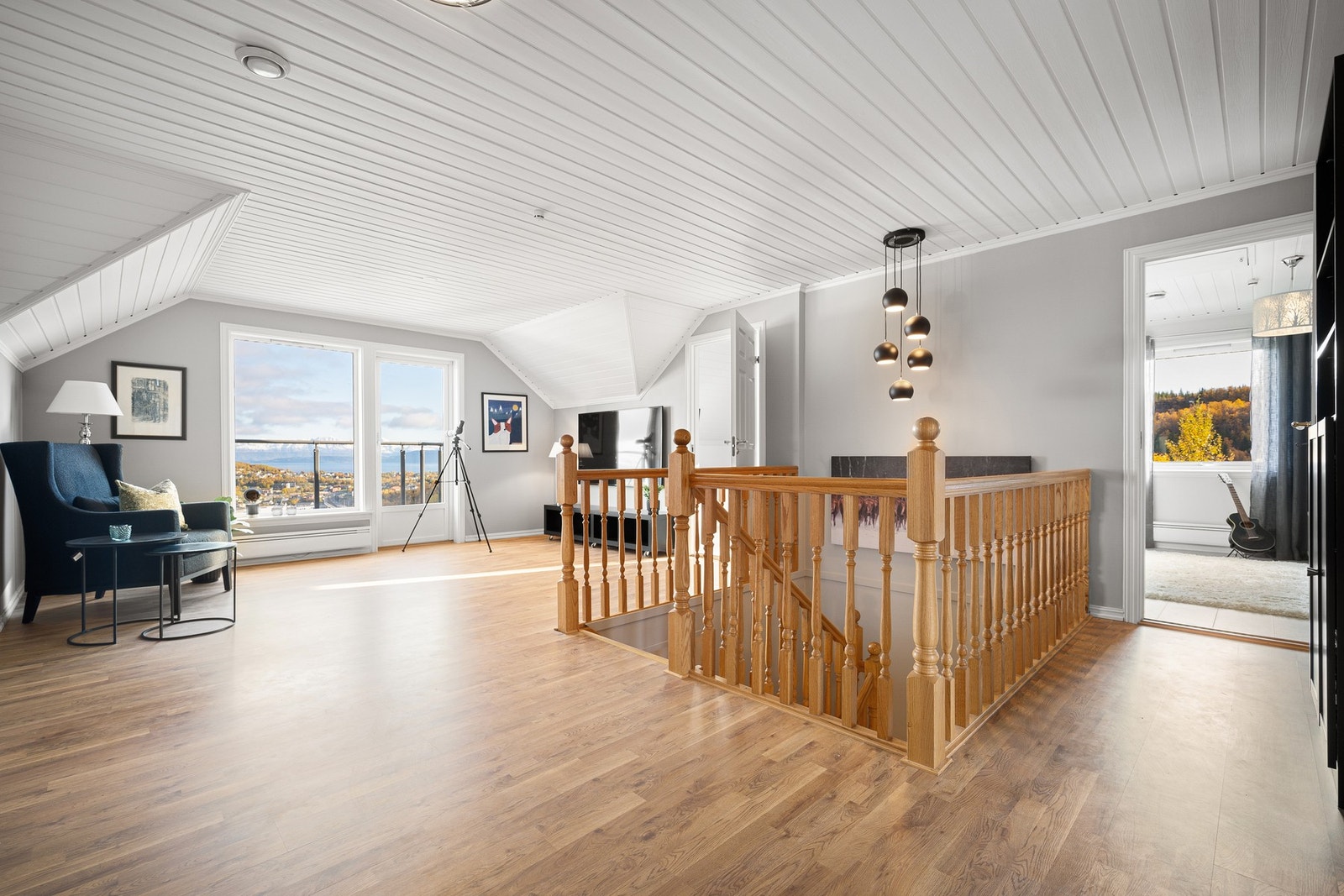 I andre etasje finner vi en hyggelig loftstue Galleribilde