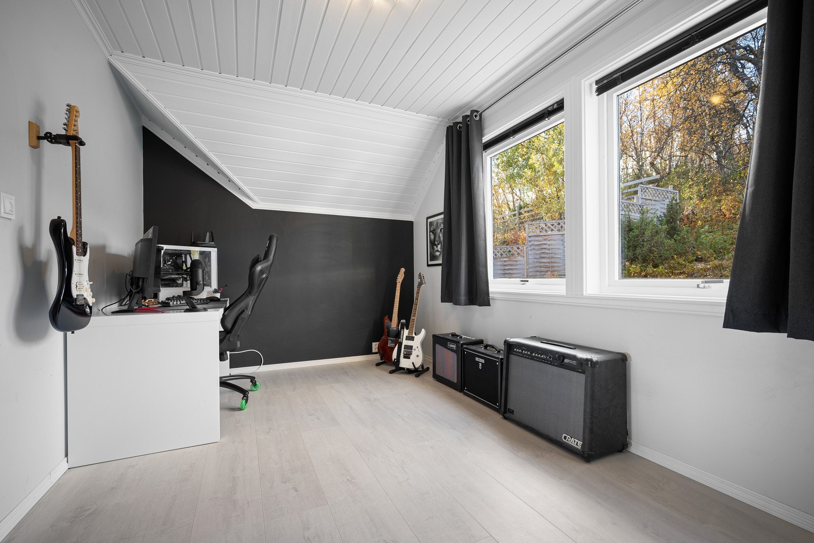 Soverom nr 4 er innredet som hobbyrom/kontor Galleribilde