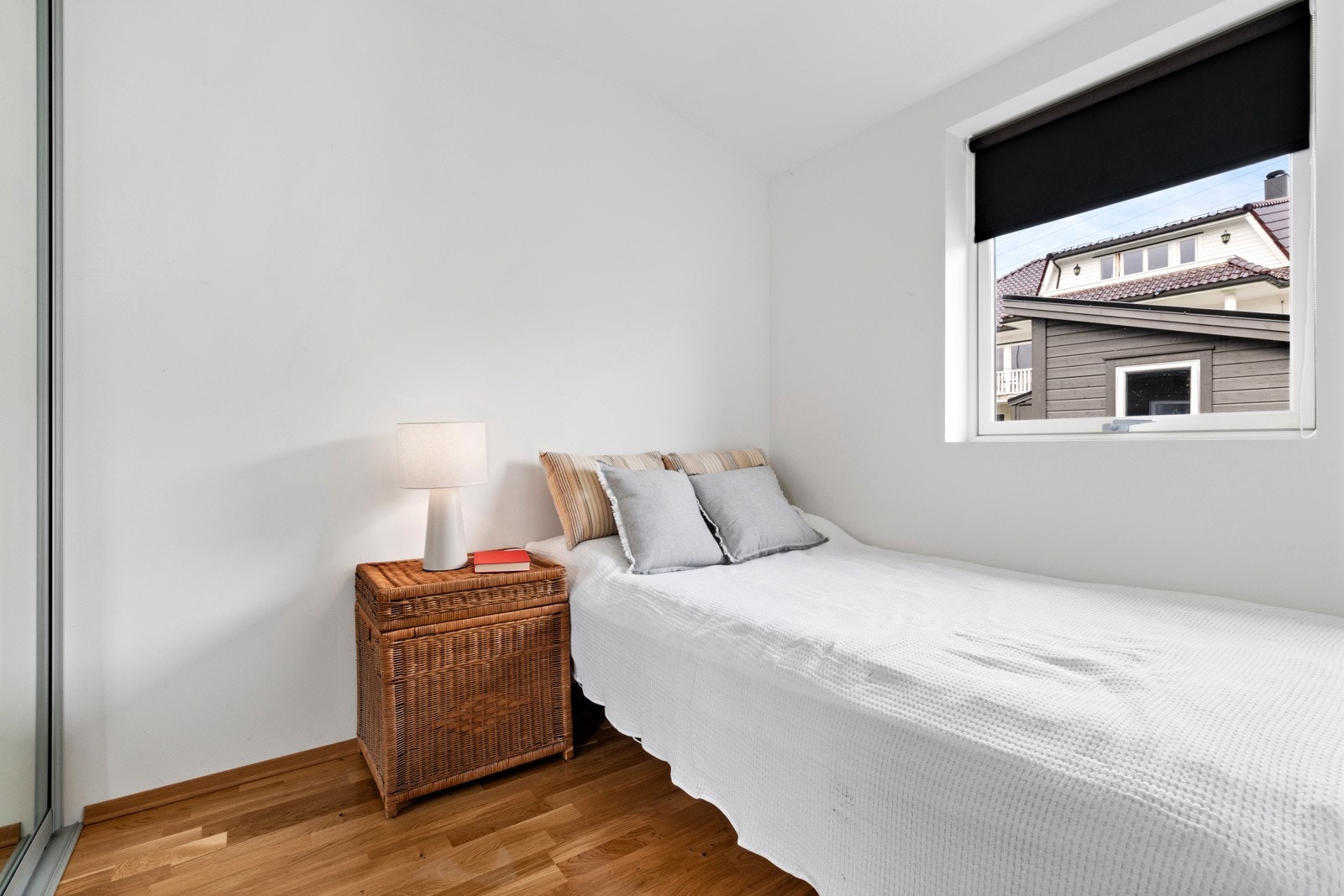 Praktisk planløsning ved at soverom nr 2 ligger på andre siden av gangen. Galleribilde