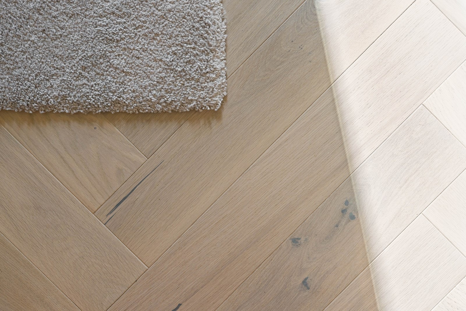 Nydelig en- stavs parkett lagt i fiskebensmønster! Galleribilde