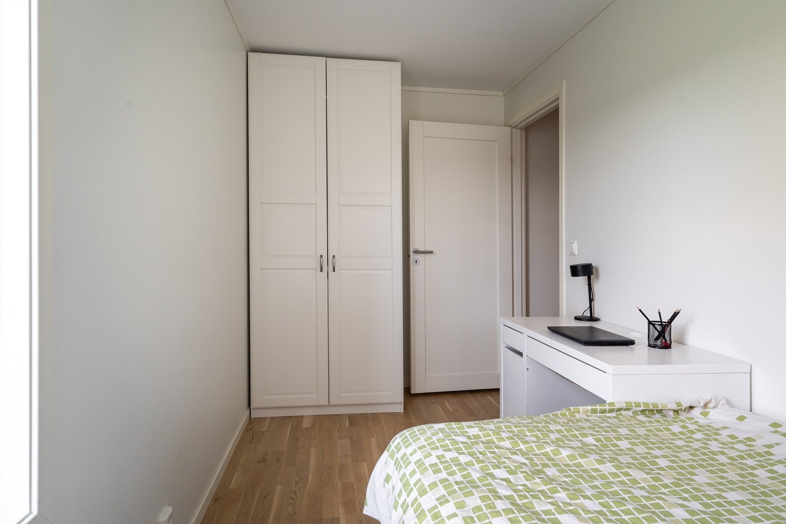 Soverom 2 har også garderobeskap. Galleribilde