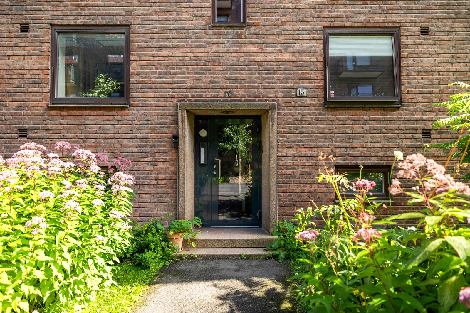 Fantastisk beliggenhet for deg som ønsker å bo sentralt med alt av servicetilbud i umiddelbar nærhet Galleribilde