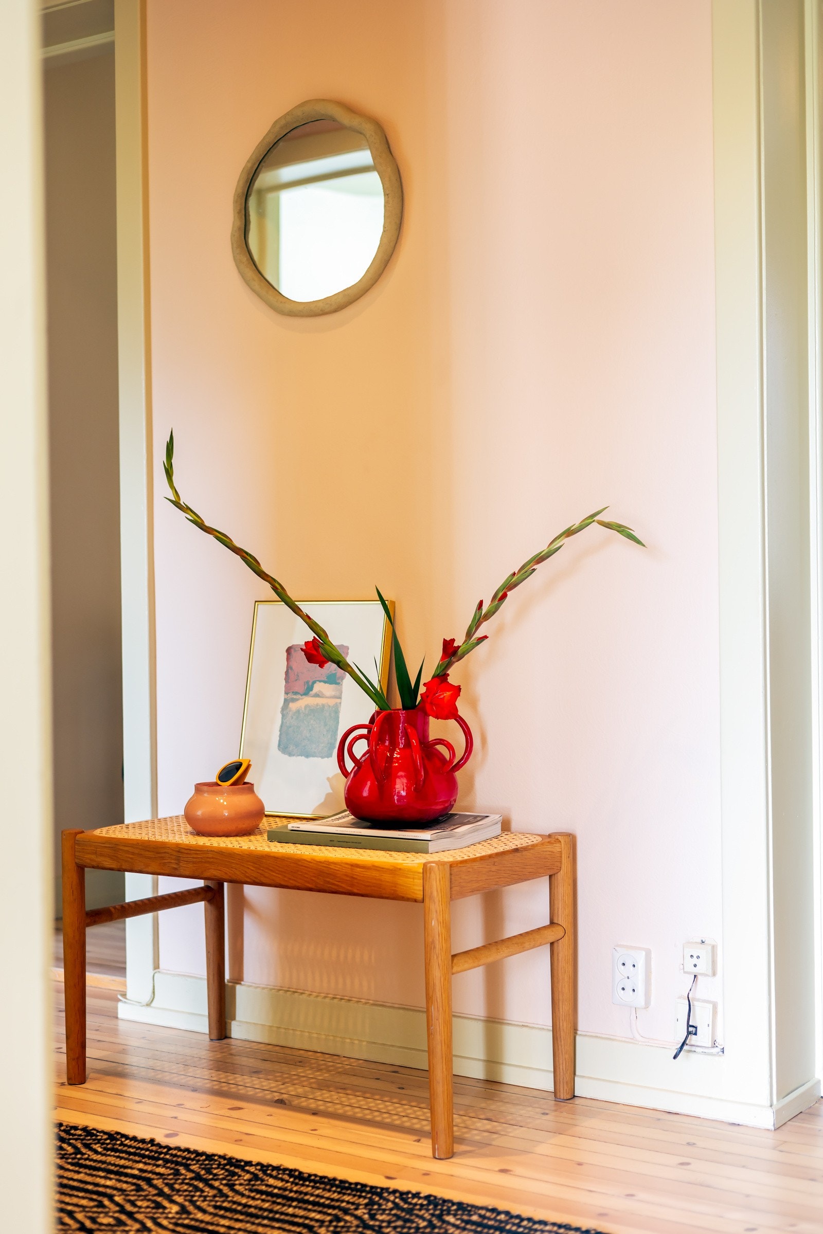 I 2024 ble alle veggflater malt Galleribilde