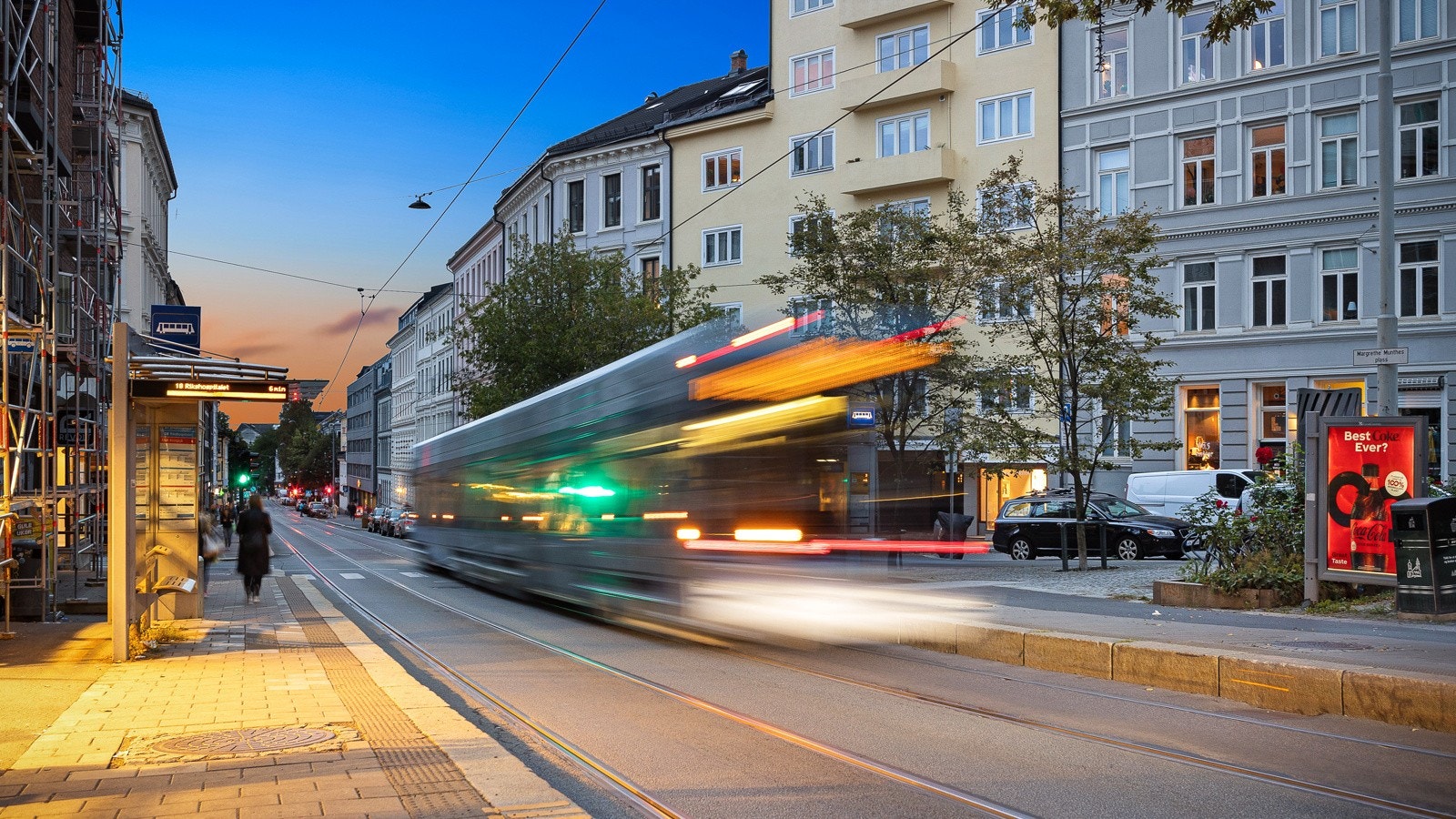 Området har et godt tilbud av kollektiv tilbud, med både buss og trikk Galleribilde