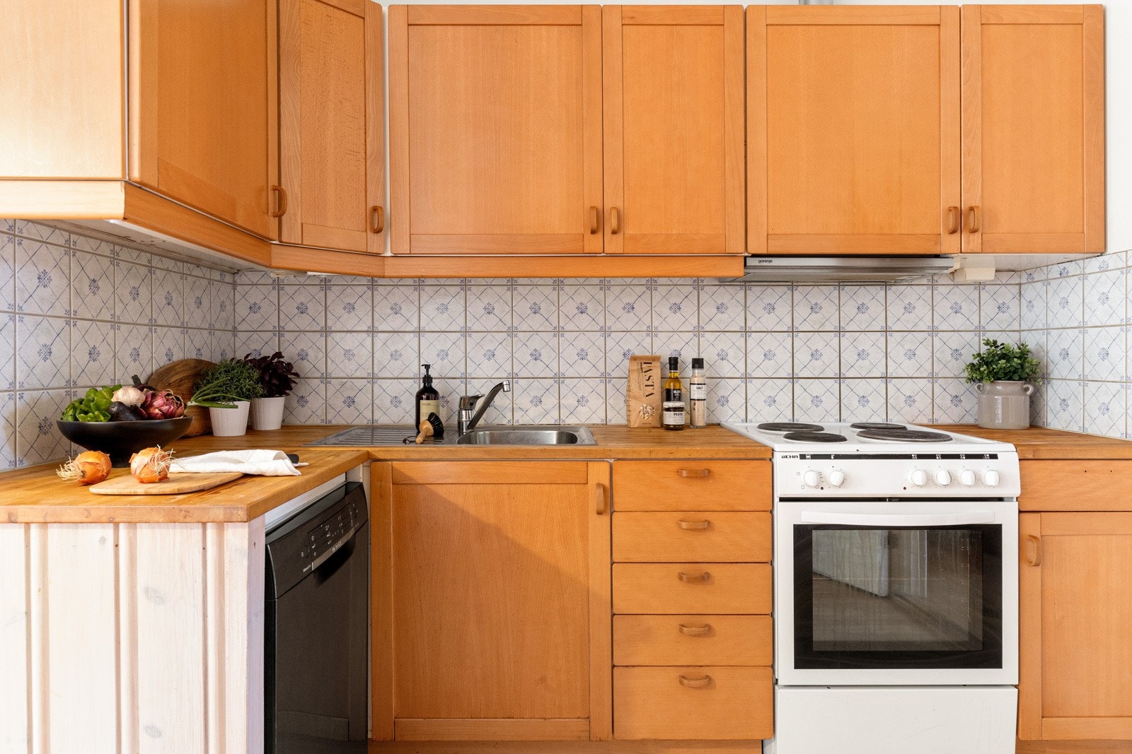 Eldre kjøkkeninnredning Galleribilde