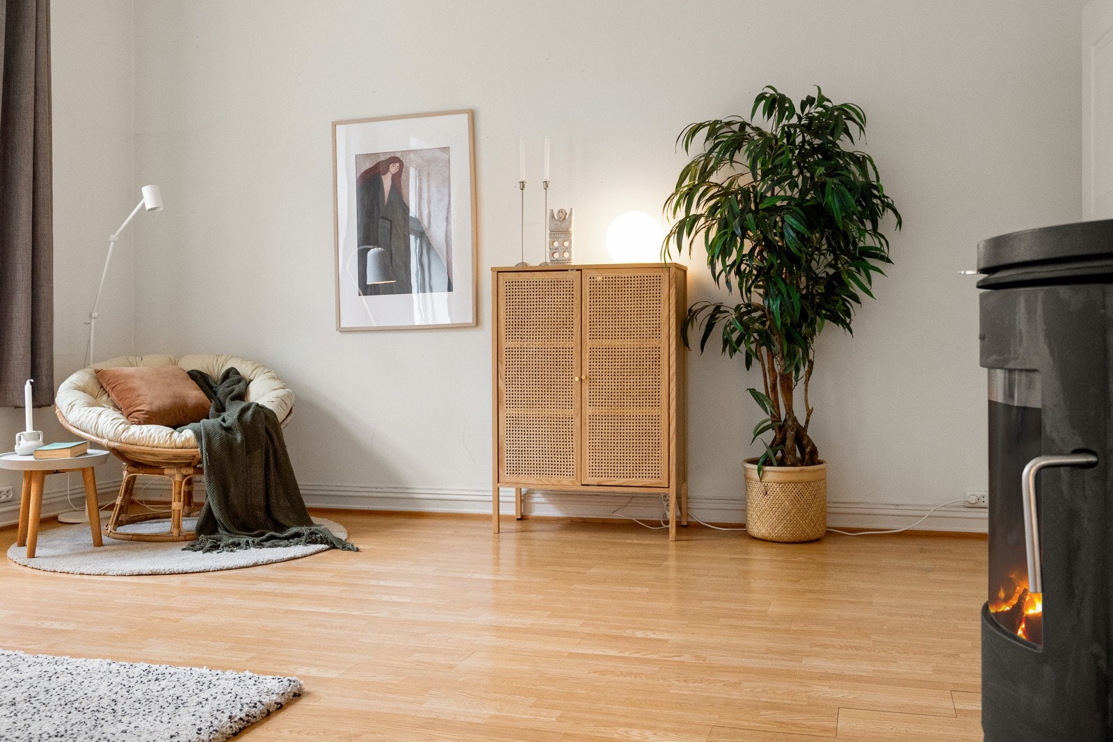 Stuen har teglsteinspipe som fikk nytt røykrør i 2019 Galleribilde