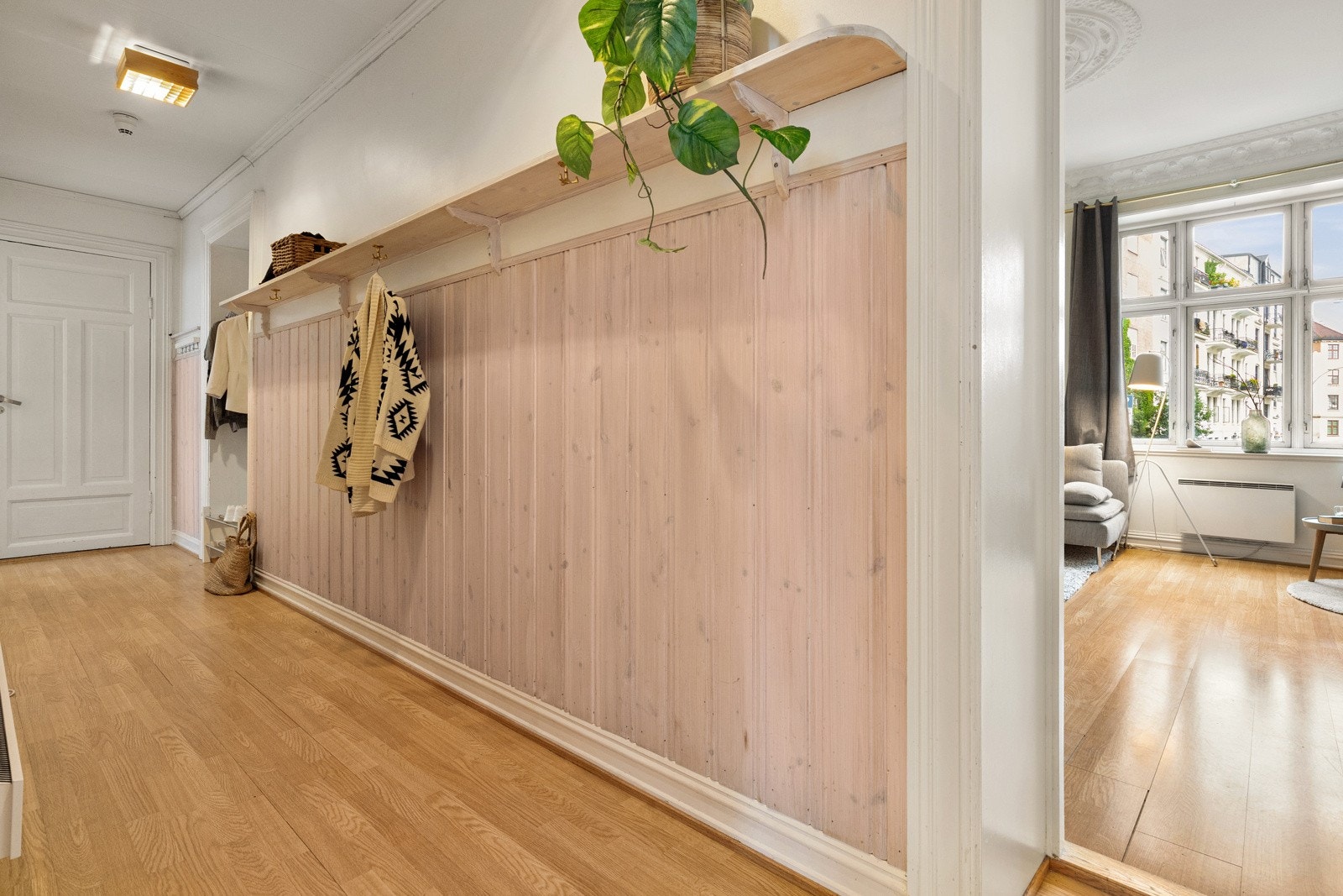 Entré med plass til ønsket garderobeløsning Galleribilde