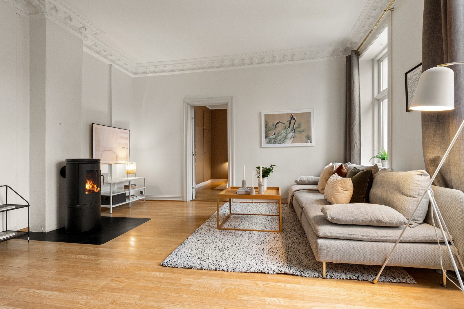 En romslig 2-roms med separat kjøkken og meget god takhøyde Galleribilde