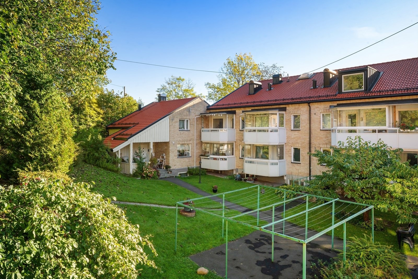 Fra balkongen er det pent utsyn utover fellesområdene Galleribilde