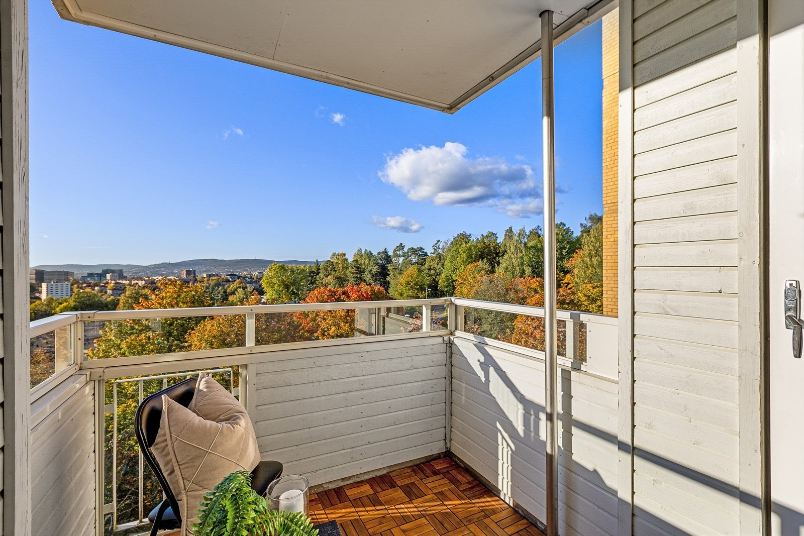 Fra stuen har du adkomst til nordvestvendt balkong med ettermiddag/kveldssol Galleribilde