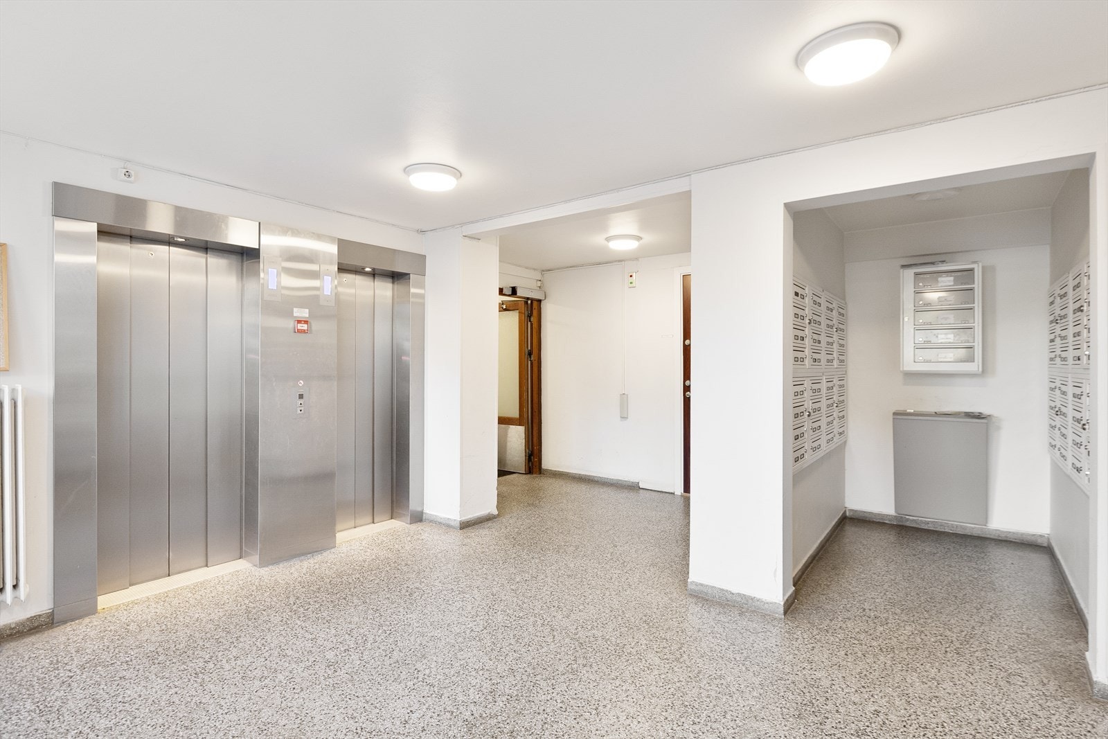 2 heiser i bygget. Disse ble skiftet ut i perioden 2017-2019. Galleribilde