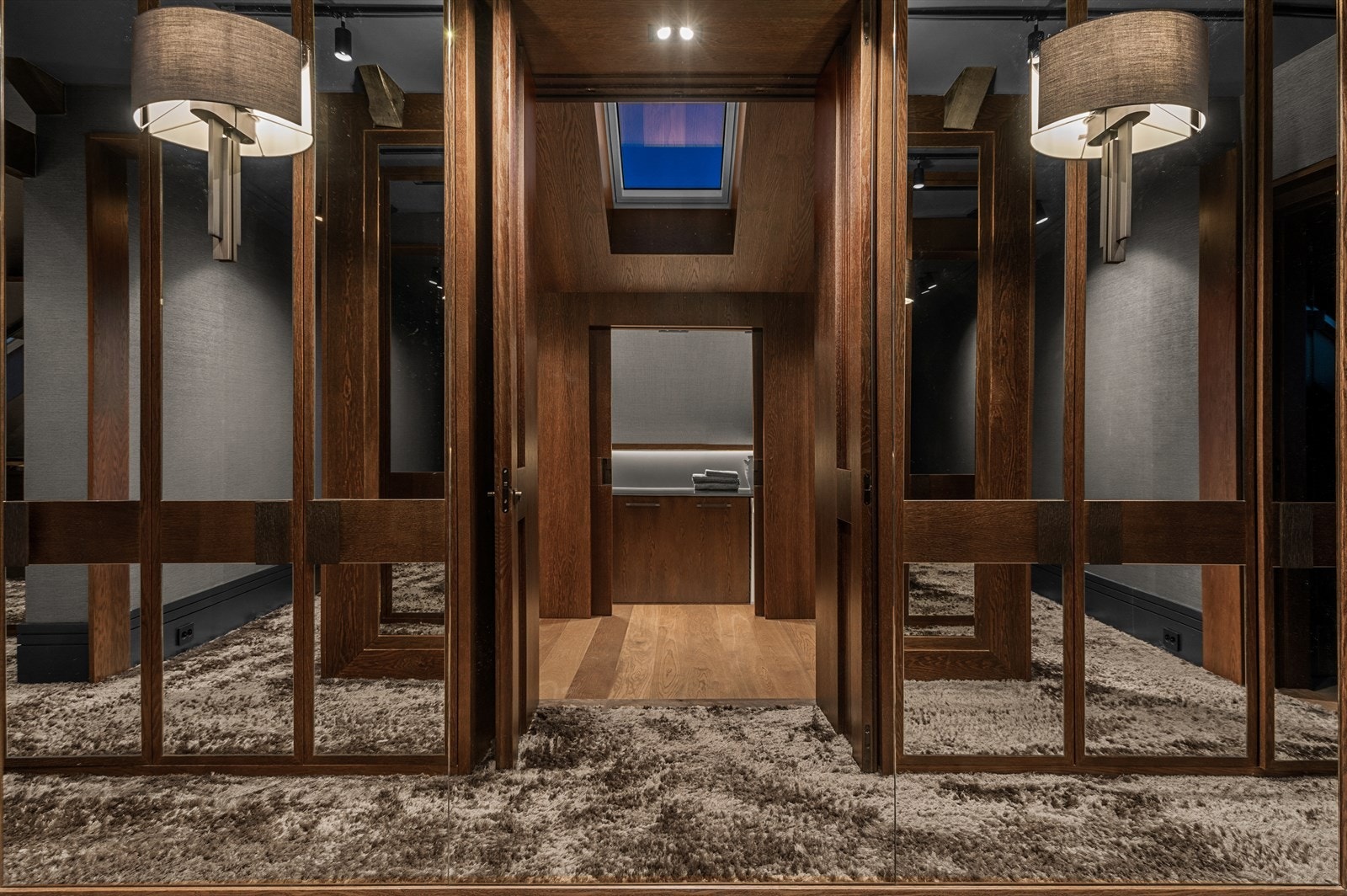 Velkommen til leilighetens loft og masterdel. Galleribilde
