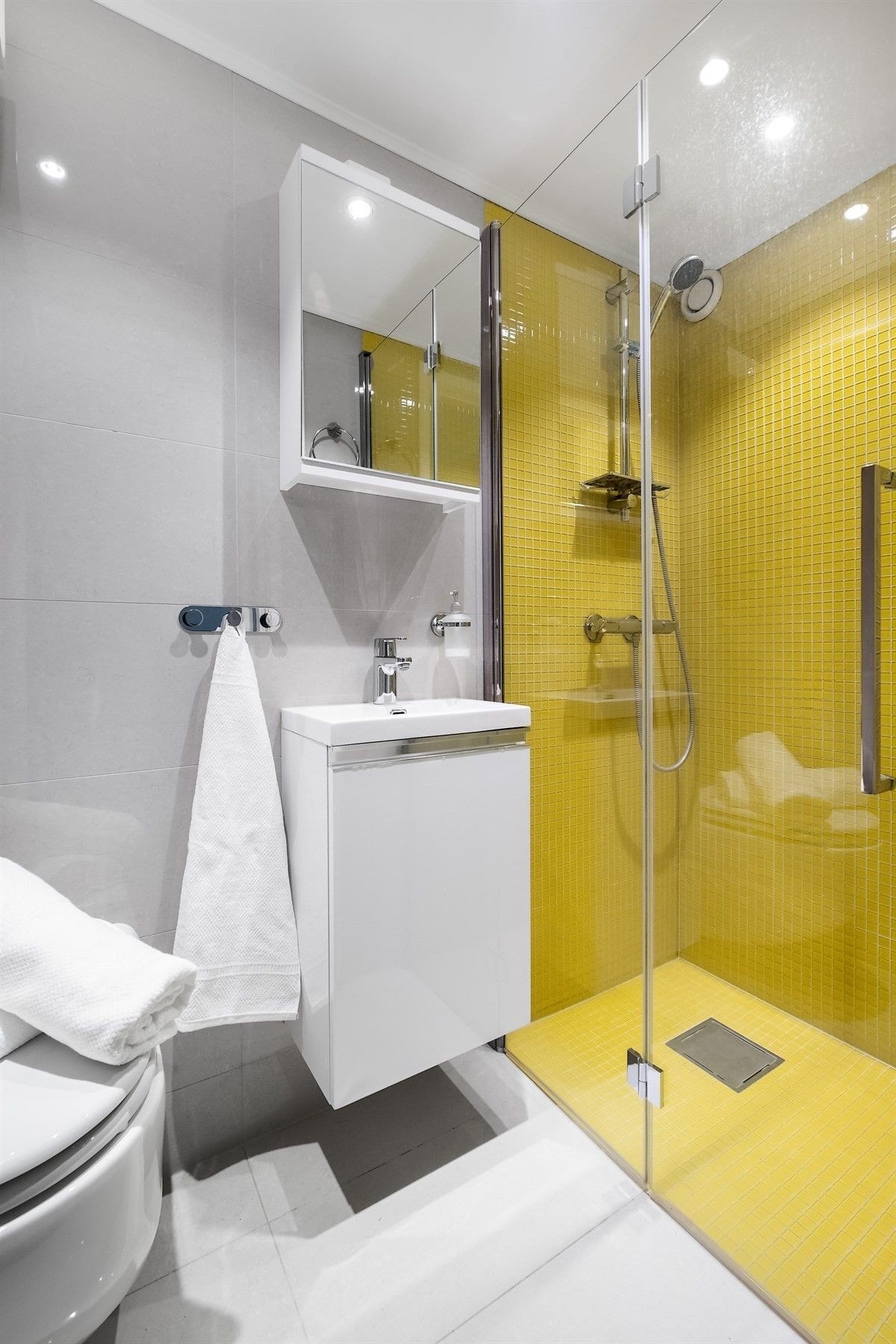 Baderommet i hybelen ble oppgradert samtidig som hoveddelens bad (2015). Galleribilde