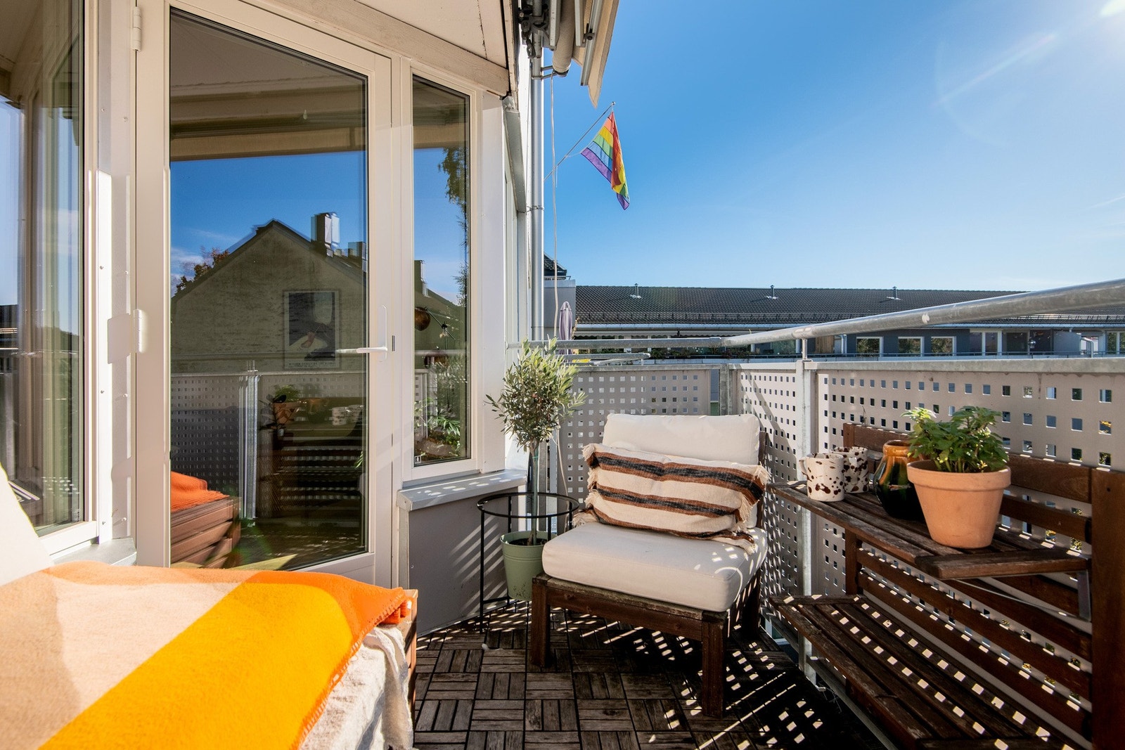 Med sin gode størrelse er det rikelig med plass til å innrede med en sittegruppe og grill. Galleribilde