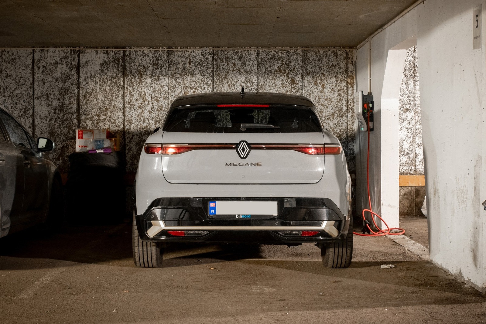 Leiligheten disponerer i tillegg garasjeplass i felles garasjeanlegg med El-billader. Galleribilde