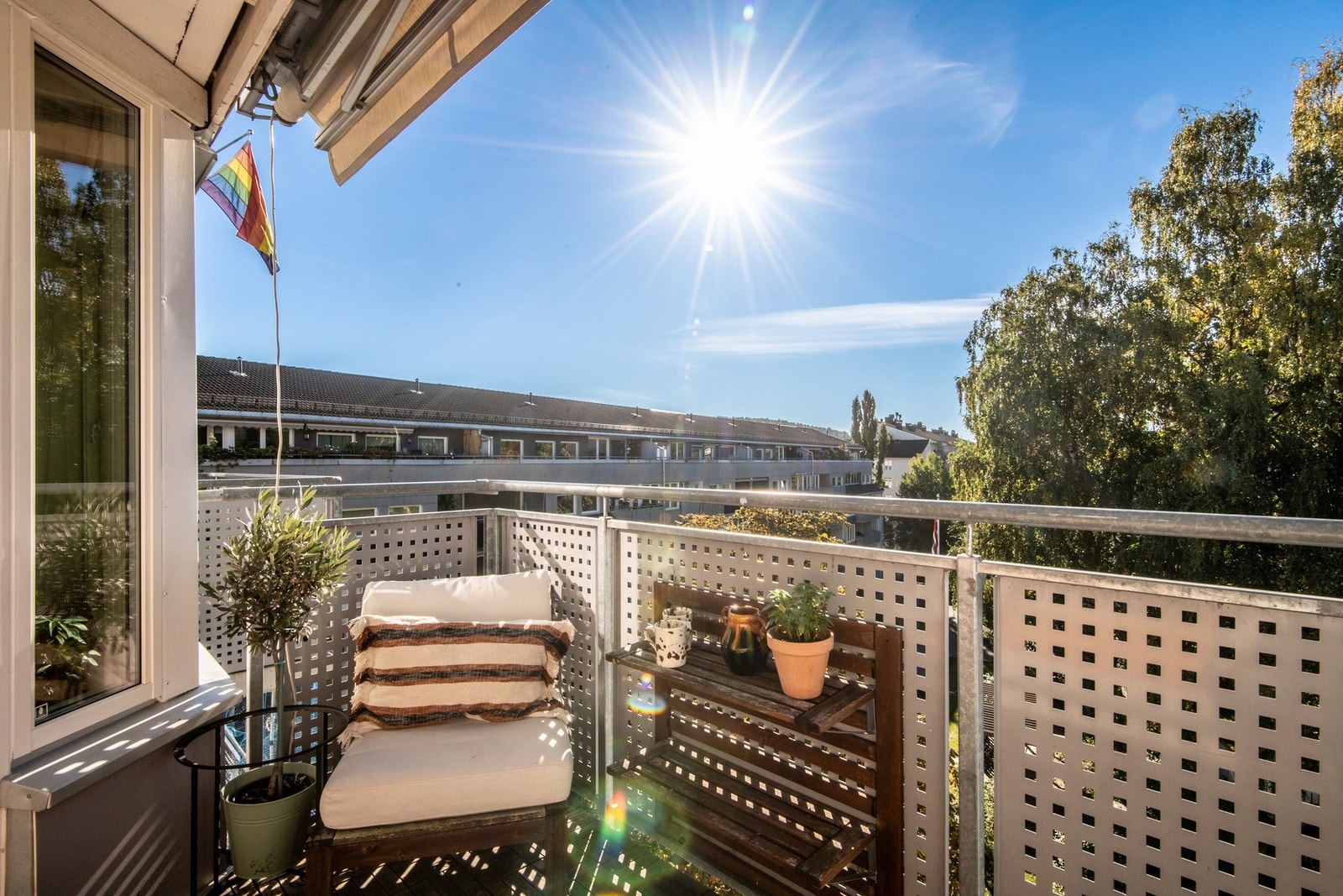 Dette er en rålekker 2-roms med solrik balkong mot sydvest. Galleribilde